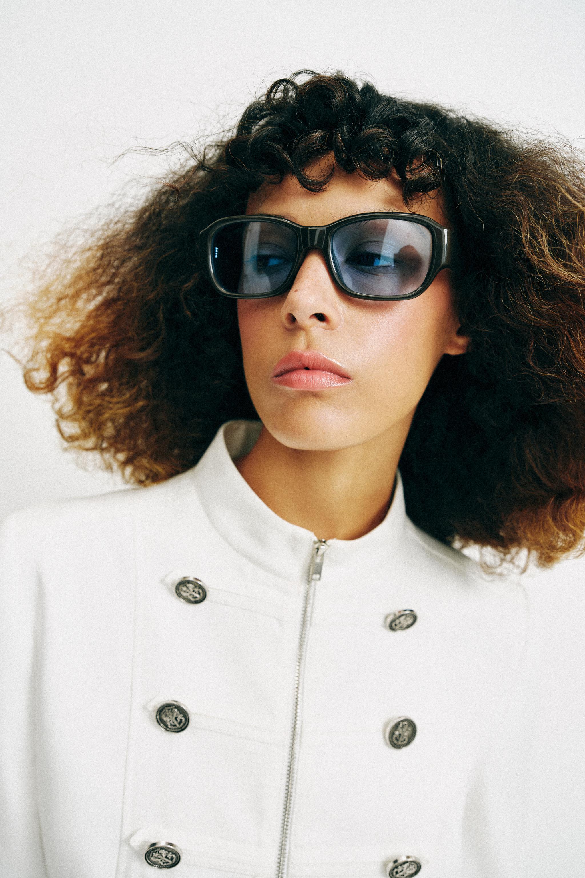 BUTTONED HIGH NECK BLAZER